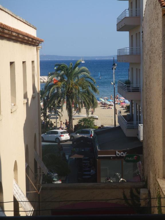 Hotel L'Oustaou Le Lavandou Room photo