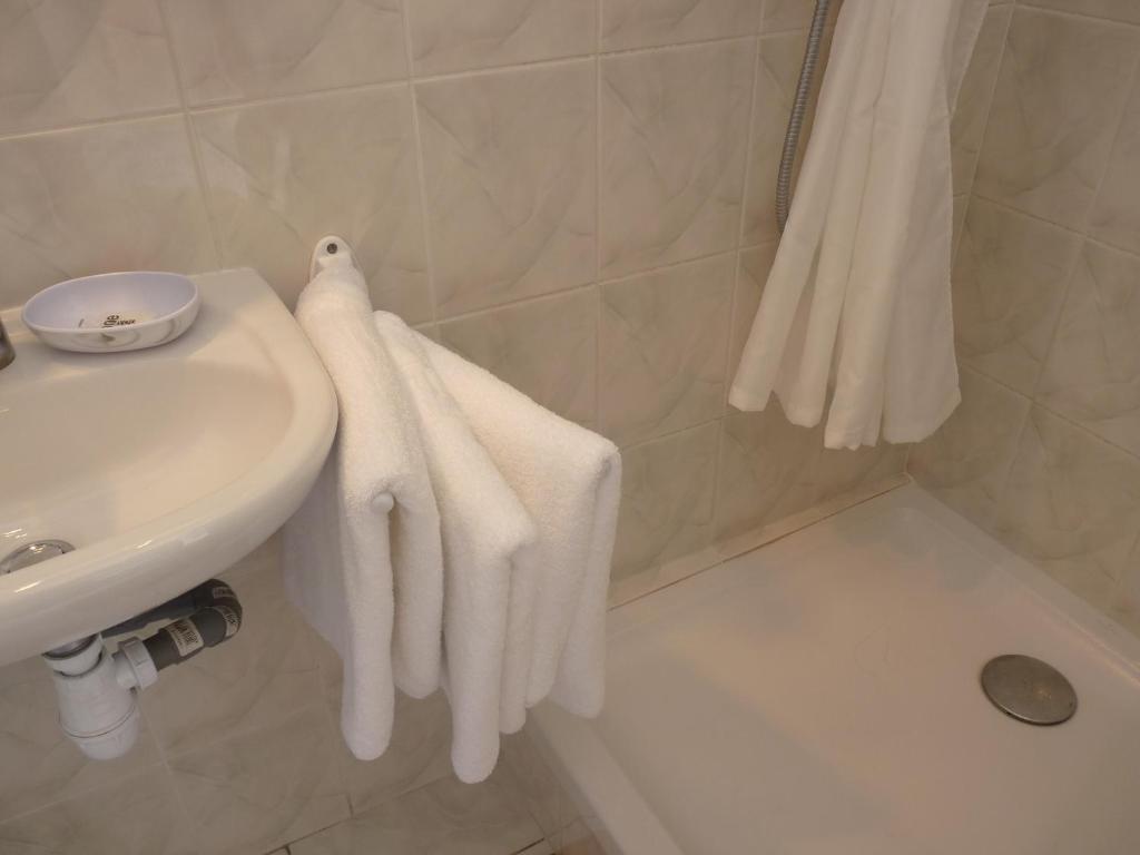 Hotel L'Oustaou Le Lavandou Room photo