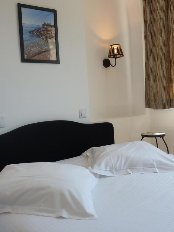 Hotel L'Oustaou Le Lavandou Room photo